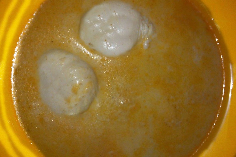 Buggyantott tojásos köménymagleves